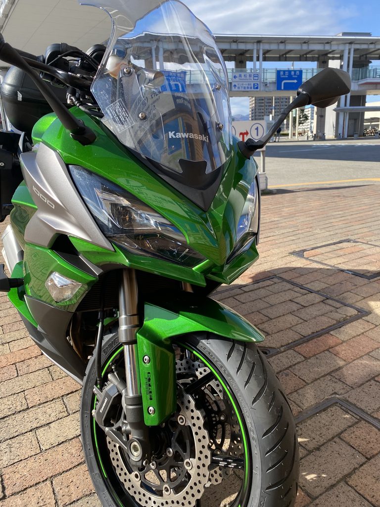 高松港で小豆島行きフェリーを待つNinja1000