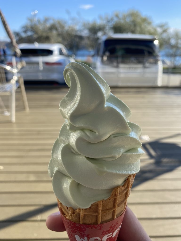 小豆島オリーブ公園のオリーブソフトクリーム