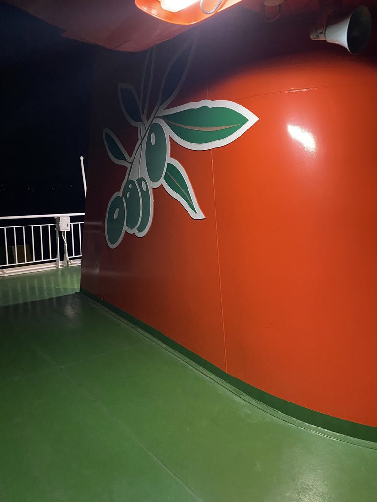 小豆島から高松へ戻るフェリー
