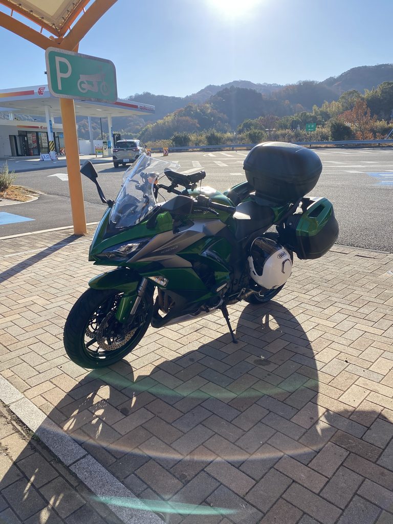 津田の松原で休憩するNinja1000