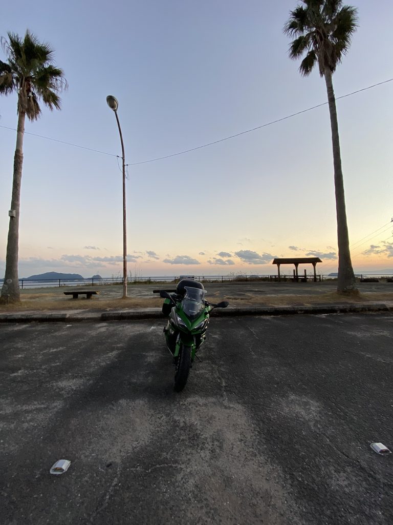 太平洋に沈む夕日とKawasaki Ninja1000