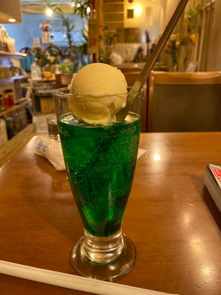 高知の喫茶店クメヤのメロンフロート
