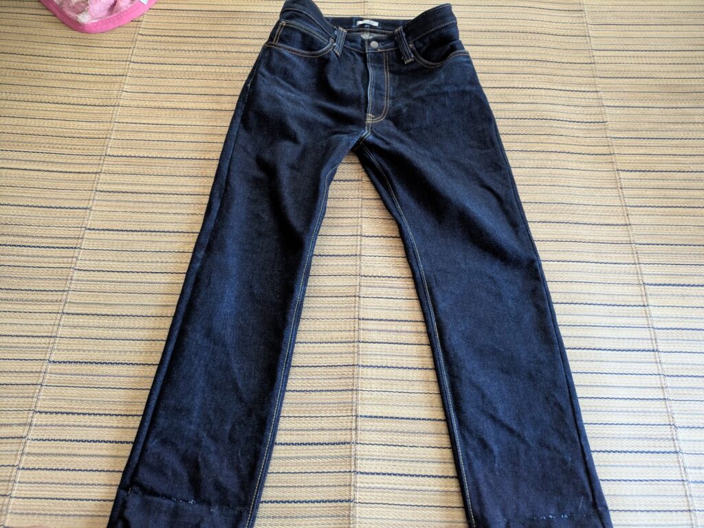 洗濯して乾燥させたKUROSHIO 23ozデニムの表側