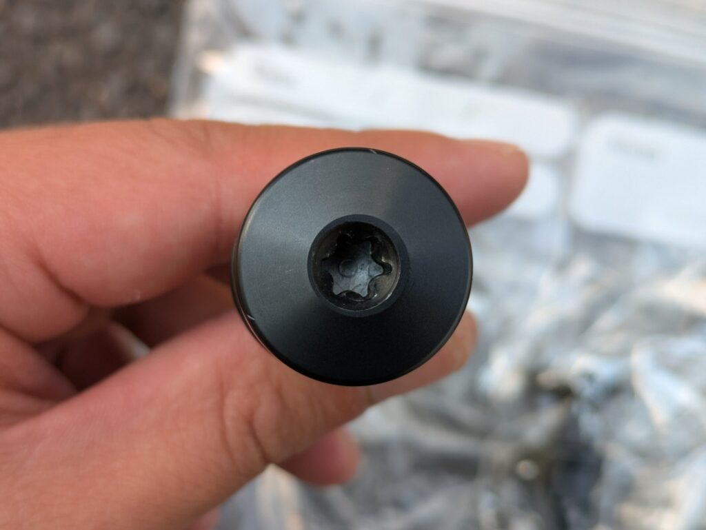 荷台フックのネジ拡大図