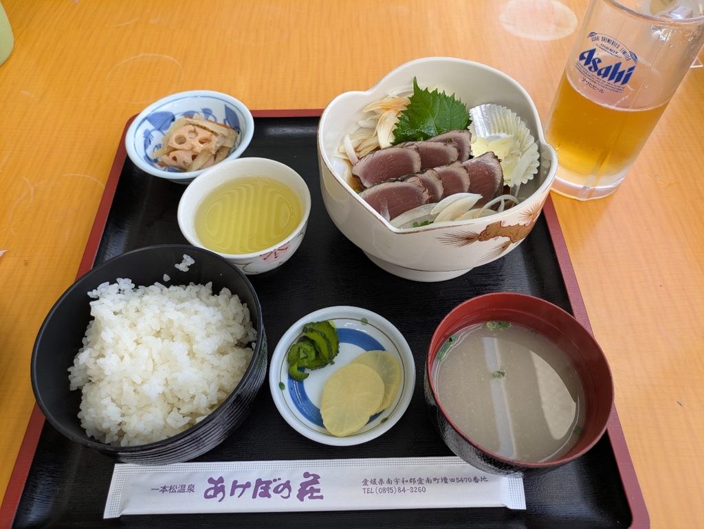 一本松温泉あけぼの荘で食べた厚切りカツオのたたき