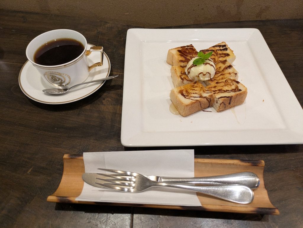 アンベールのオーガニックコーヒーとはちみつトースト