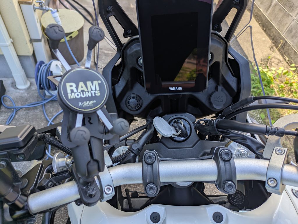 TENERE700に取り付けたRAM X-GRIP