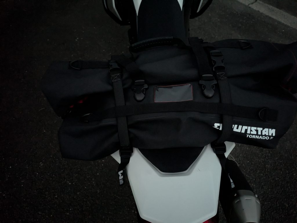 TENERE700のリアシートにエンデュリスタン トルネード2 Lを装着