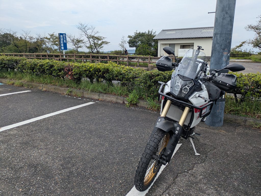 鳴門スカイライン四方見展望台に停車したTENERE700